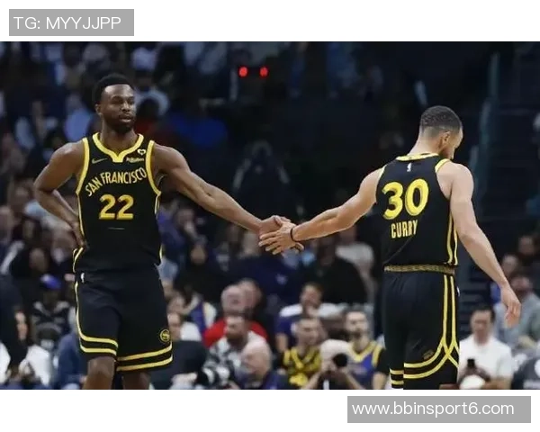 末节关键时刻三分球助力安德鲁维金斯贡献15分5篮板5助攻表现出色