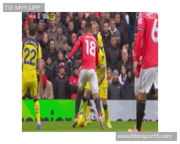 差点出事！热刺后场出球被断，勒温得球后扫射高出横梁